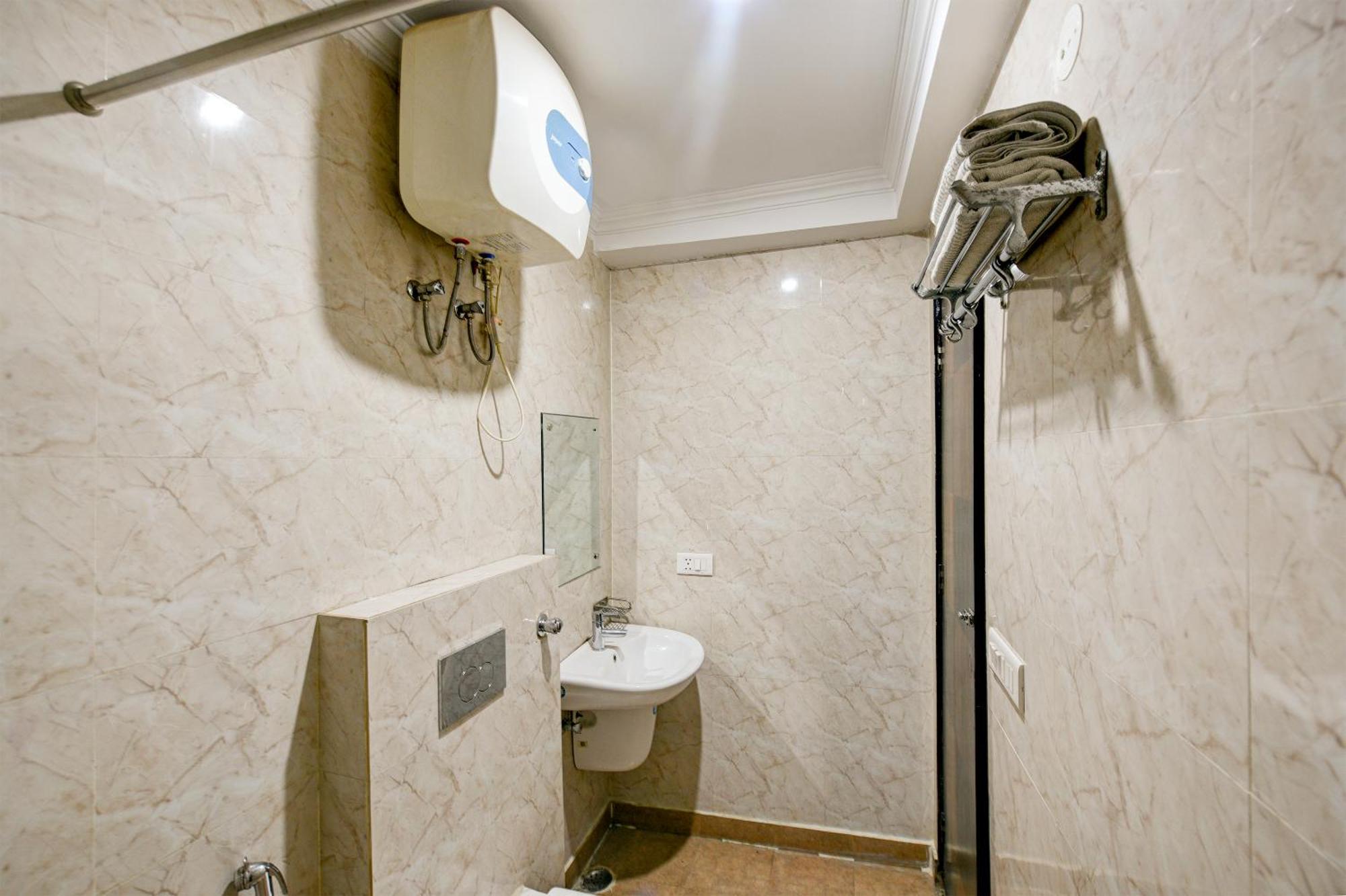 Hotel Square Plaza At Airport Ню Делхи Екстериор снимка