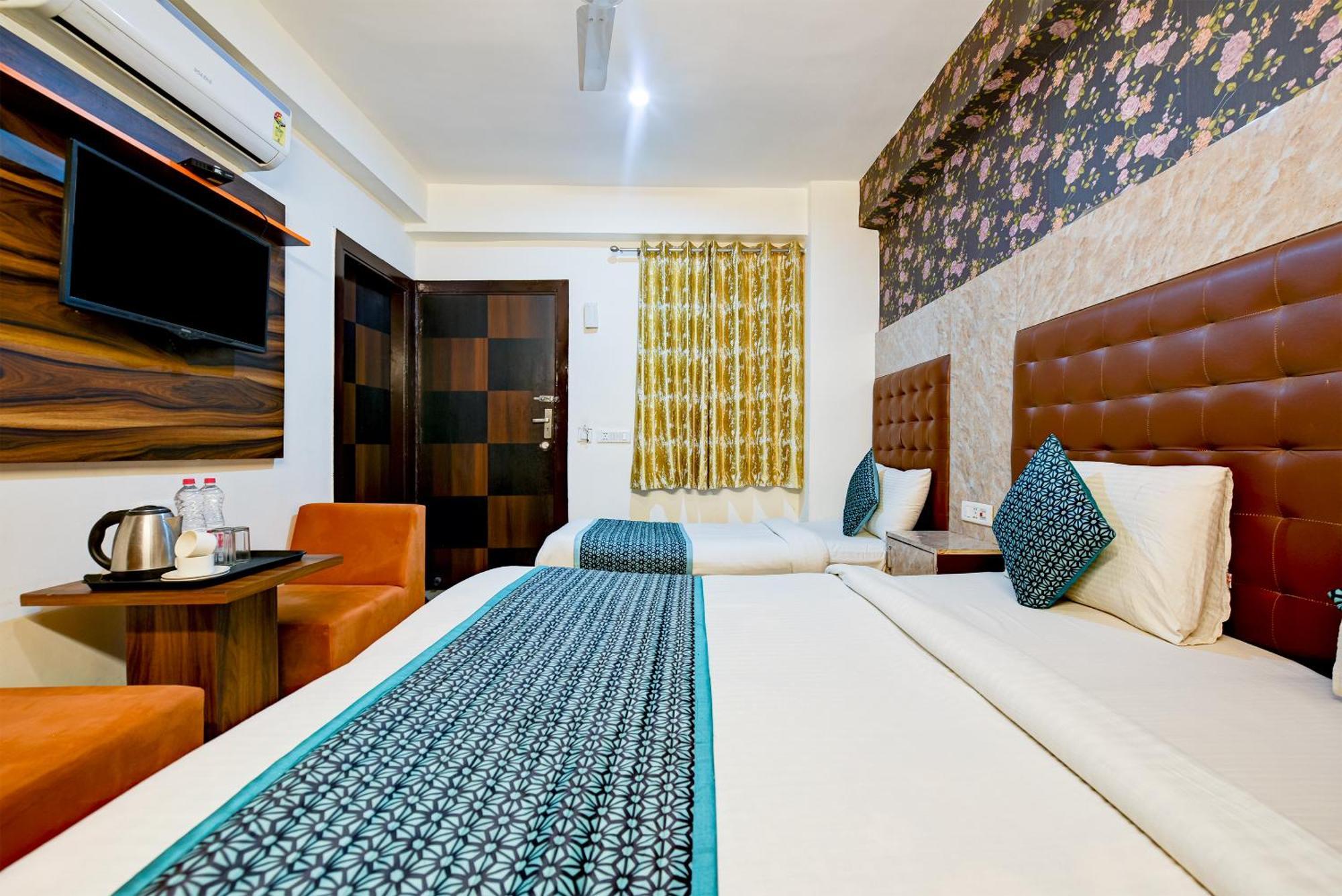 Hotel Square Plaza At Airport Ню Делхи Екстериор снимка