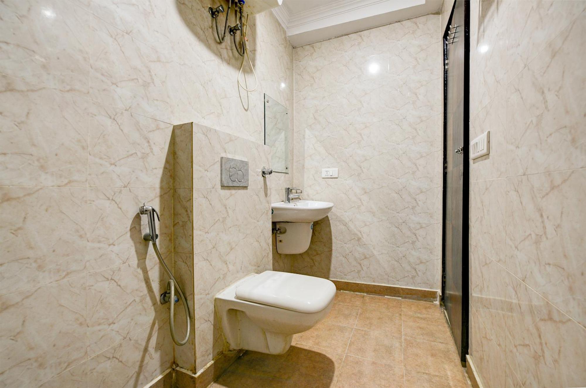 Hotel Square Plaza At Airport Ню Делхи Екстериор снимка