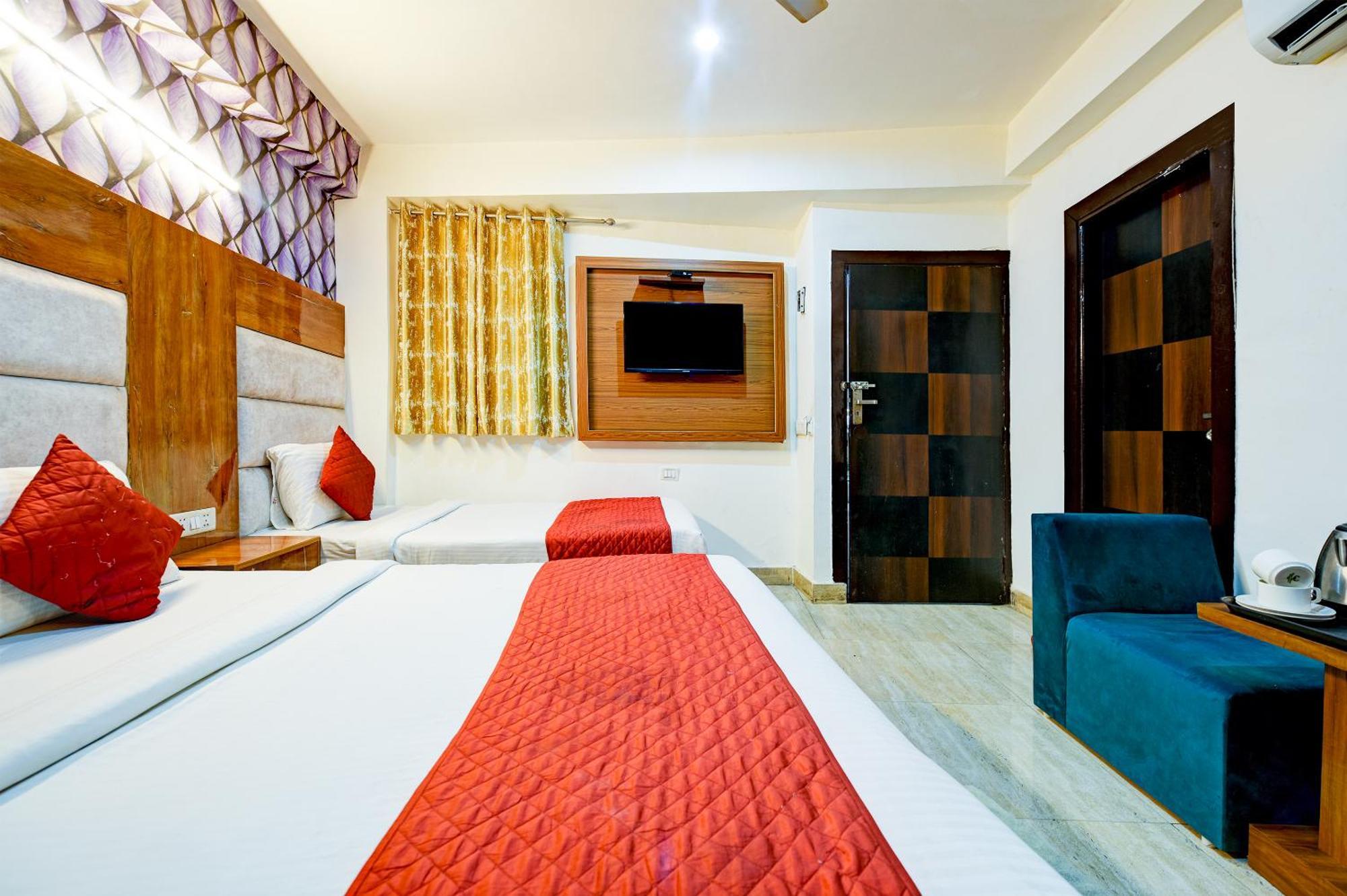 Hotel Square Plaza At Airport Ню Делхи Екстериор снимка
