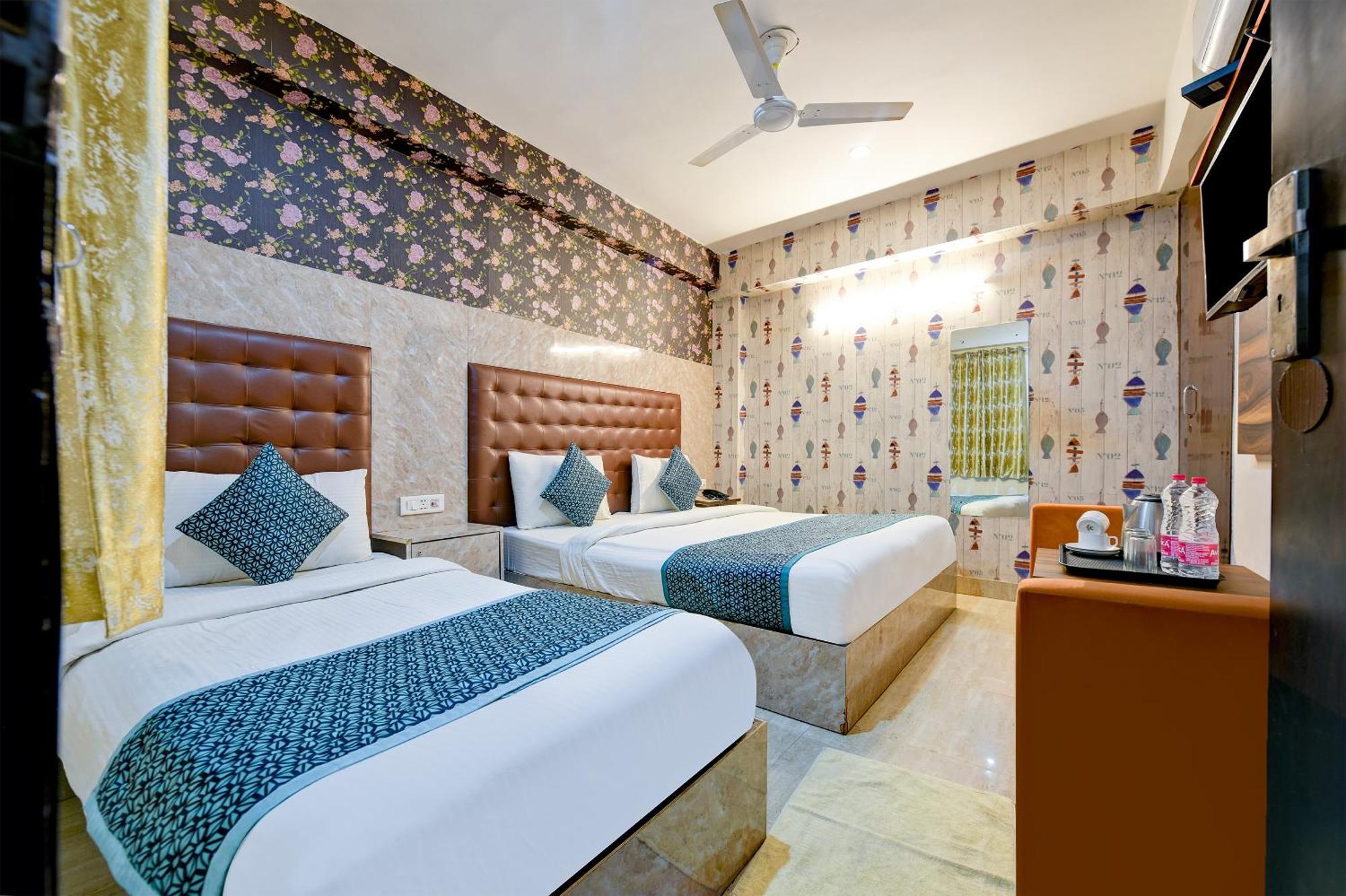 Hotel Square Plaza At Airport Ню Делхи Екстериор снимка
