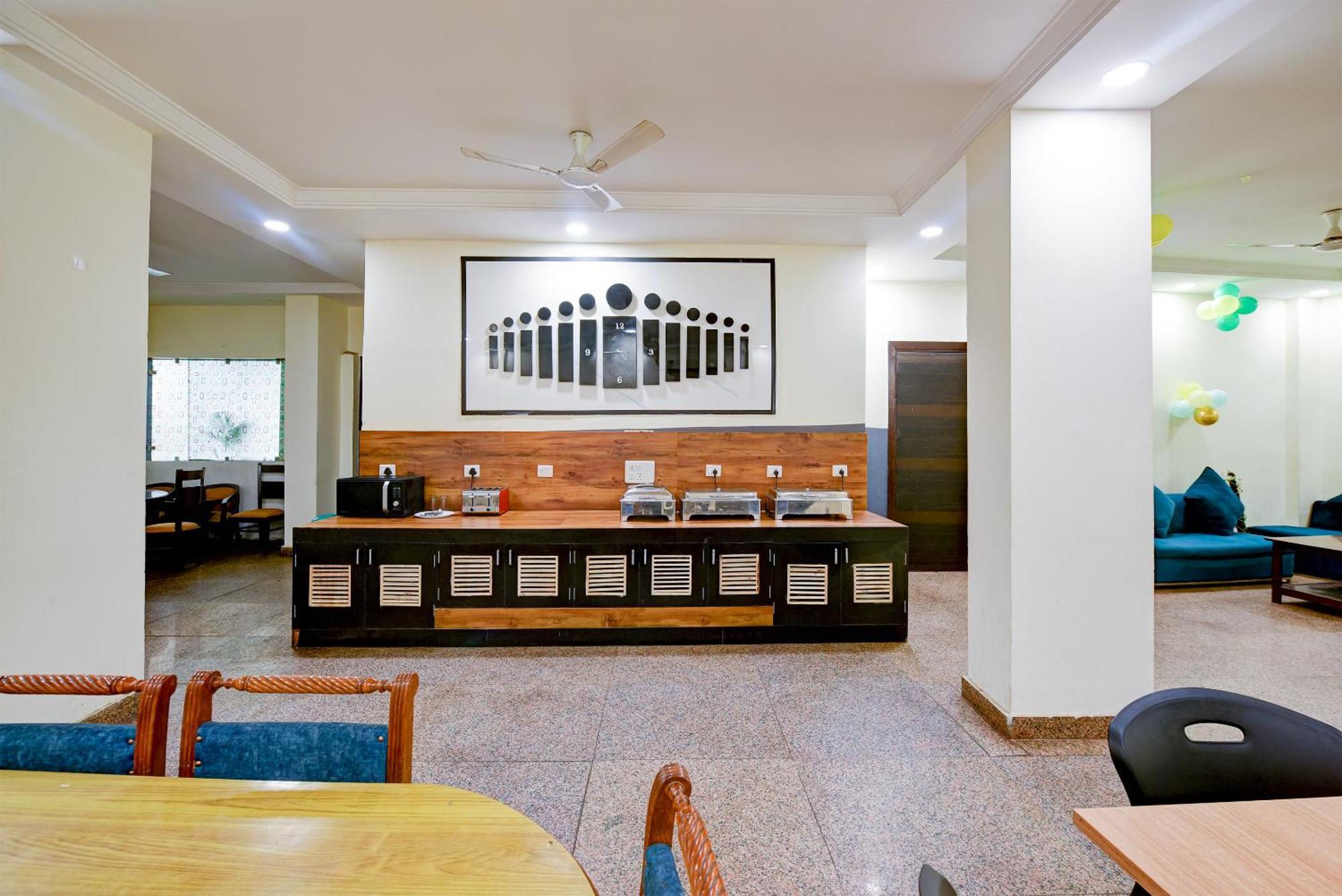 Hotel Square Plaza At Airport Ню Делхи Екстериор снимка
