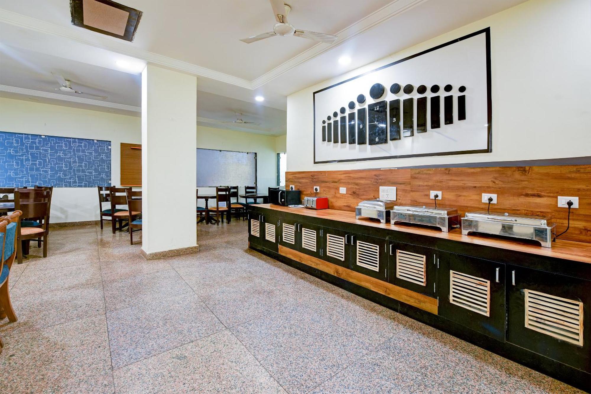 Hotel Square Plaza At Airport Ню Делхи Екстериор снимка